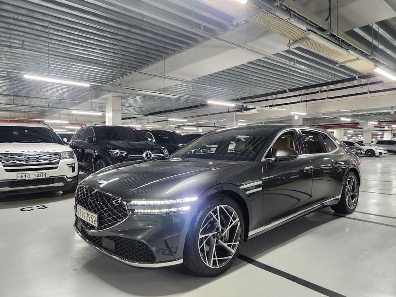 Genesis G90