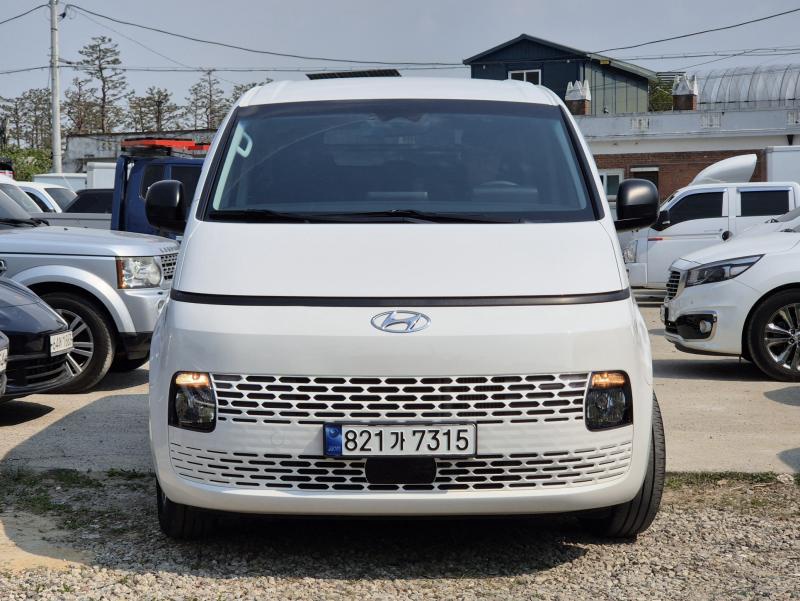 Hyundai Staria