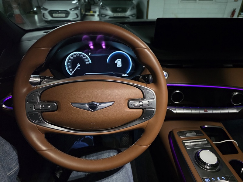Genesis GV70