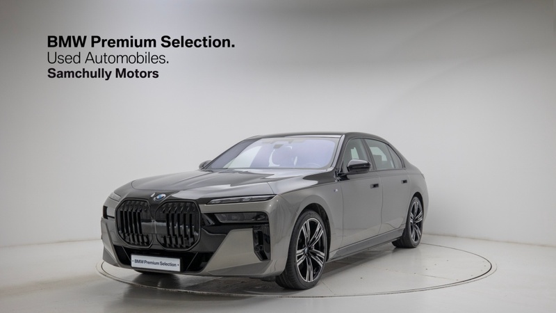 BMW i7