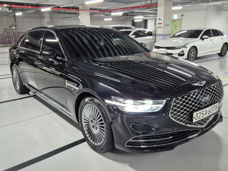 Genesis G90