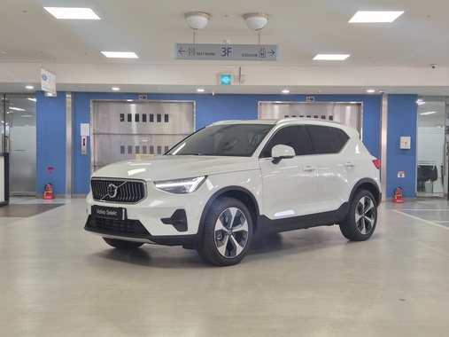 Volvo XC40 2025