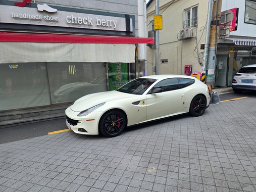 Ferrari FF 2012