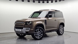 Land Rover Defender 2024