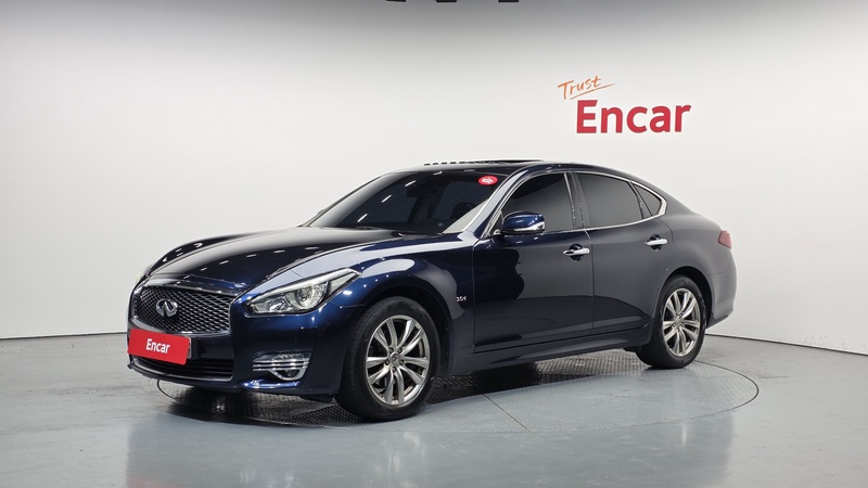 Infiniti Q70