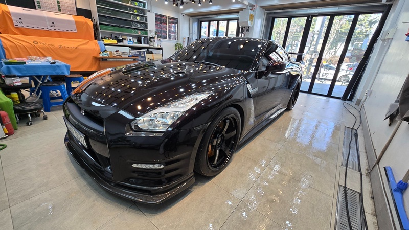 Nissan GT-R