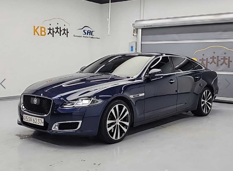 Jaguar XJ