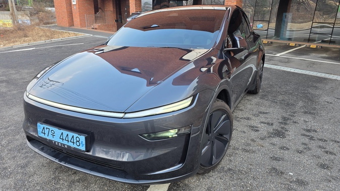 Tesla Model Y 2025