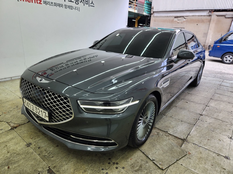 Genesis G90