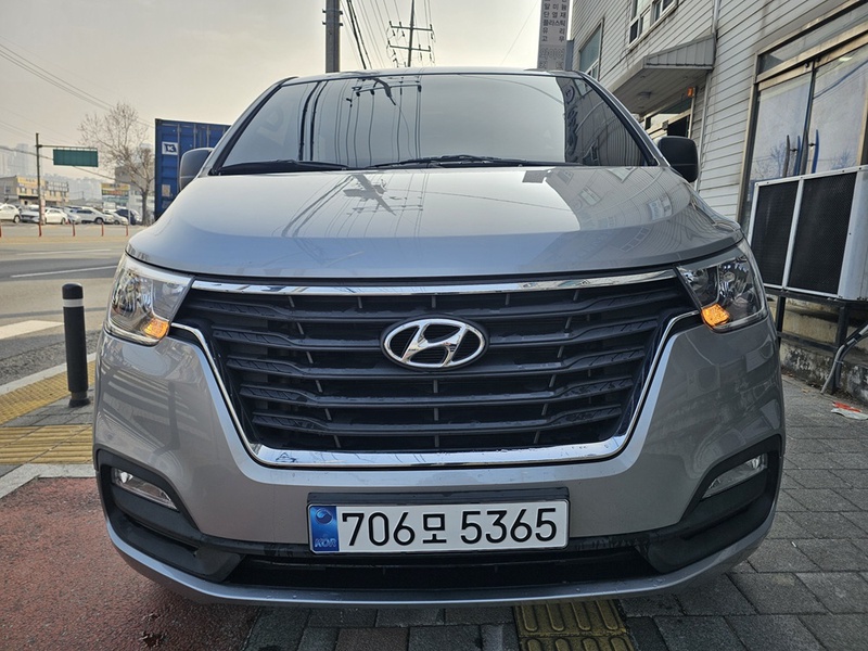 Hyundai Starex