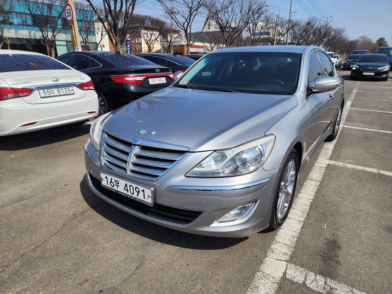 Hyundai Genesis