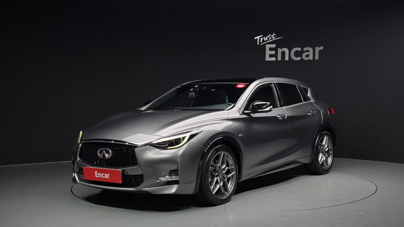 Infiniti Q30