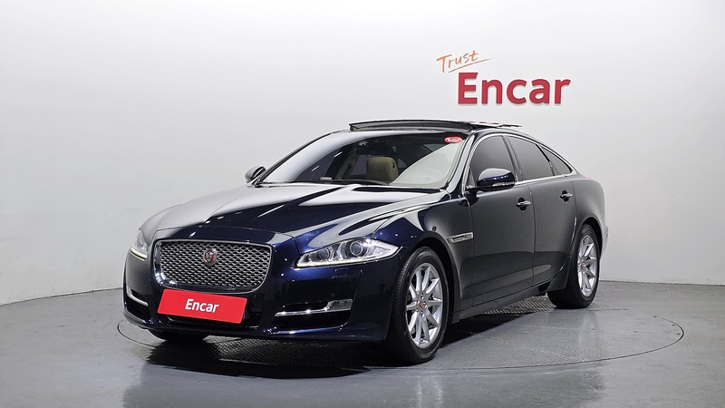 Jaguar XJ