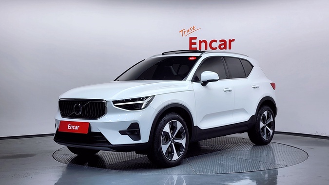 Volvo XC40 2025