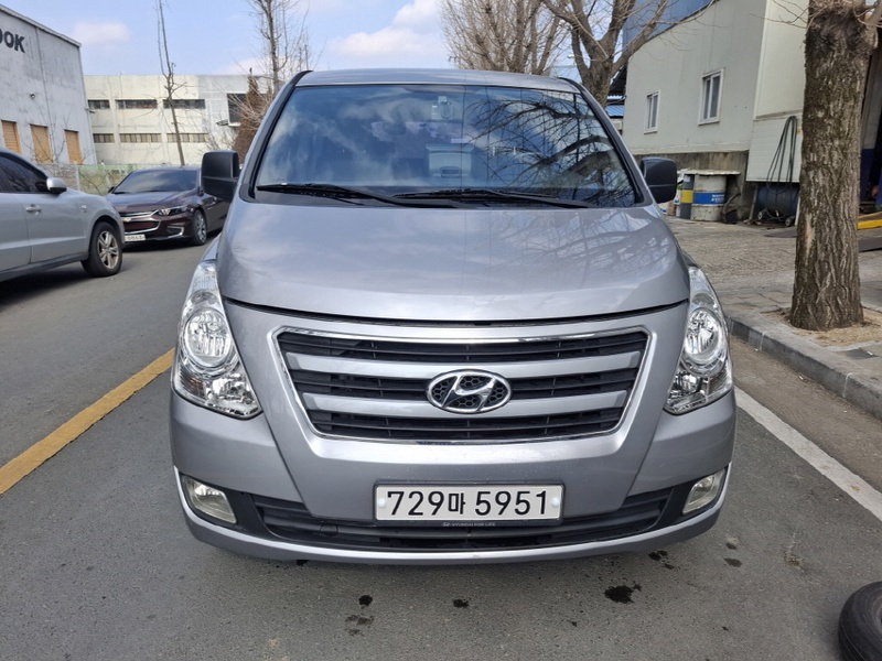 Hyundai Starex