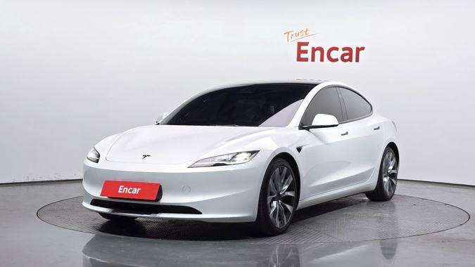 Tesla Model 3 2024