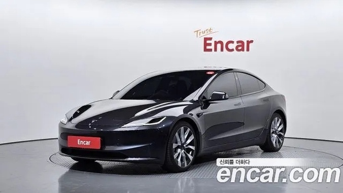 Tesla Model 3 2024