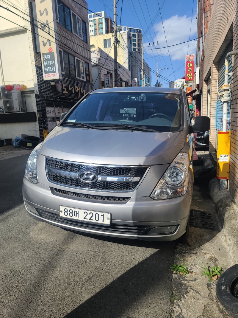 Hyundai Starex