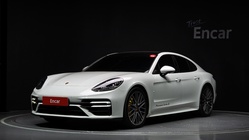 Porsche Panamera 2021