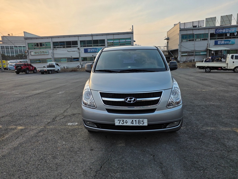 Hyundai Starex