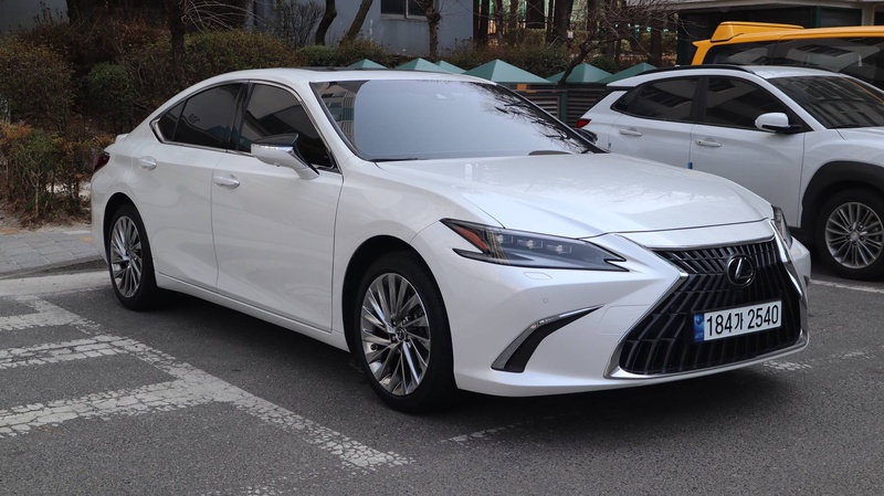Lexus ES