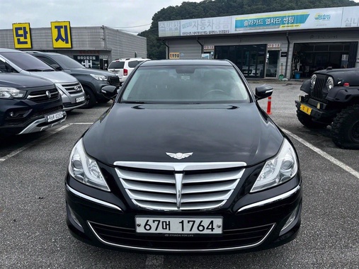 Hyundai Genesis 2012