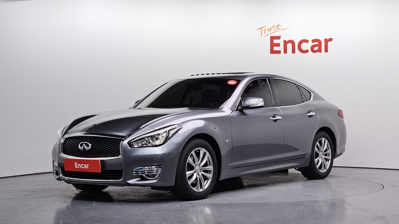 Infiniti Q70