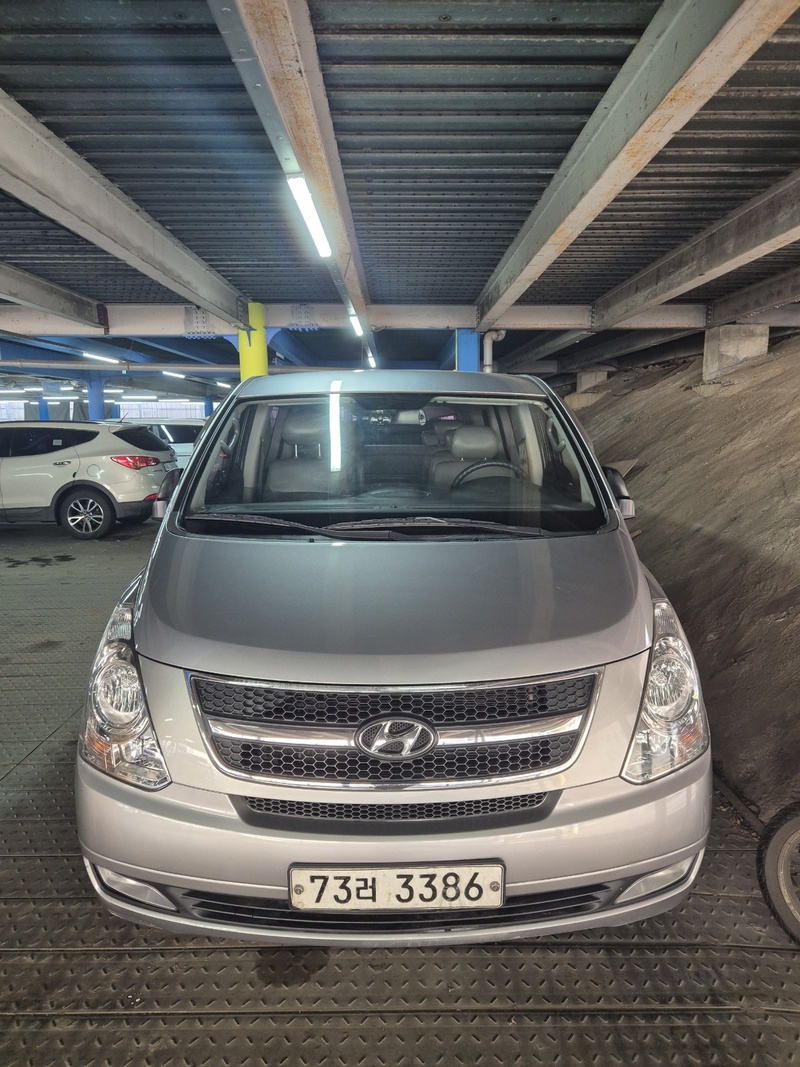 Hyundai Starex