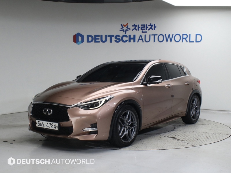 Infiniti Q30