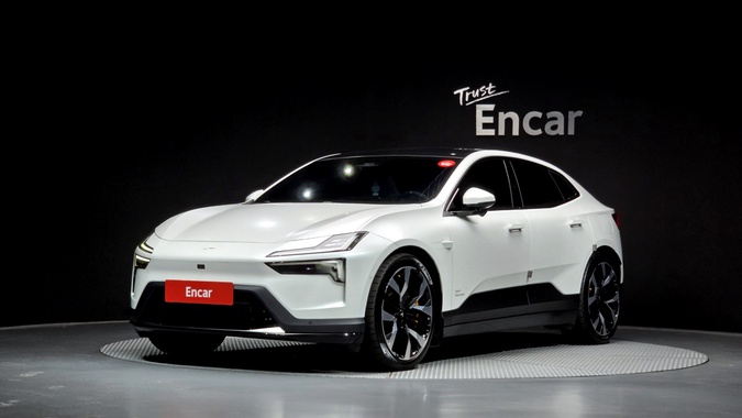 Polestar 4 2025