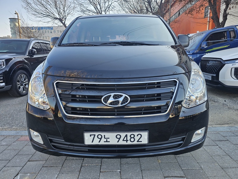 Hyundai Starex
