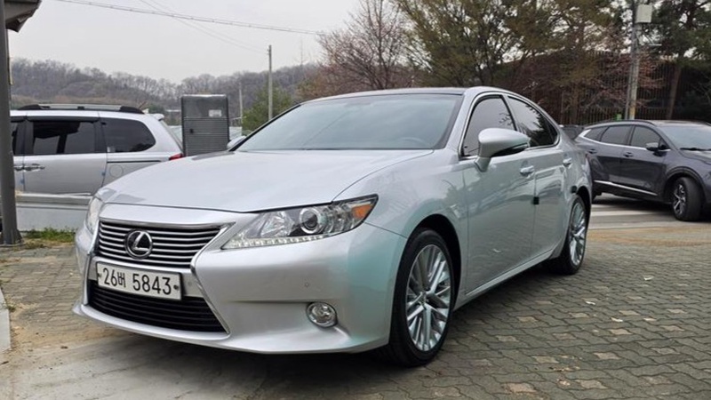 Lexus ES