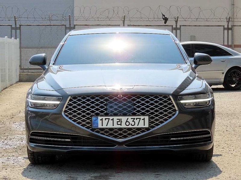 Genesis G90