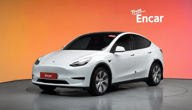 Tesla Model Y 2024