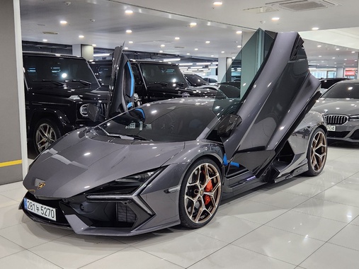 Lamborghini Revuelto 2025
