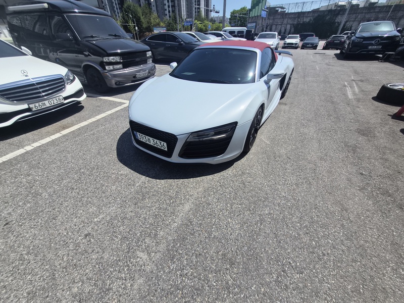 Audi R8
