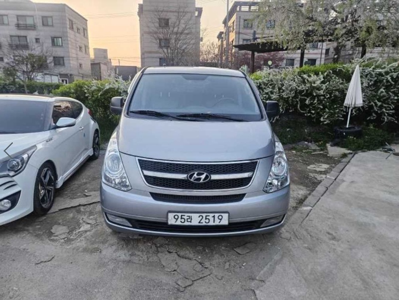 Hyundai Starex
