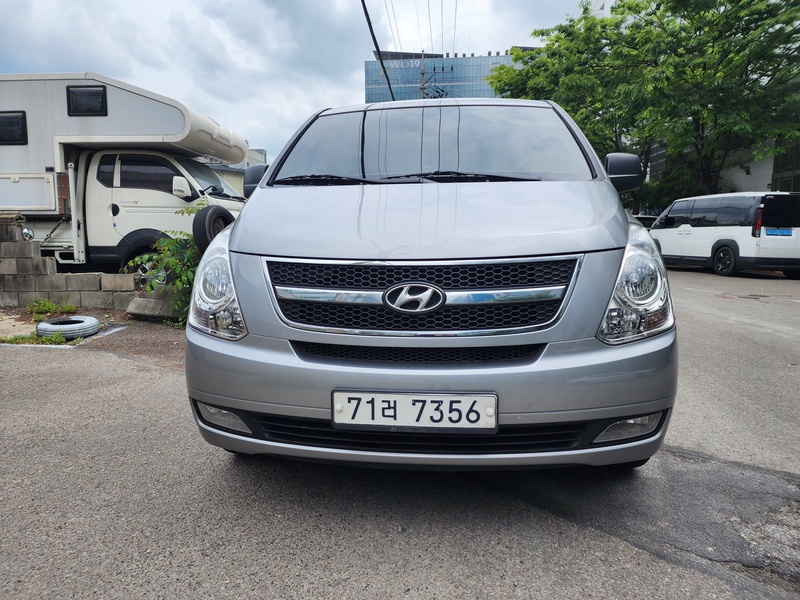 Hyundai Starex