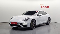 Porsche Panamera 2023