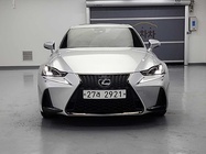 Lexus IS 2019
