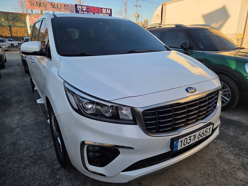 Kia Carnival