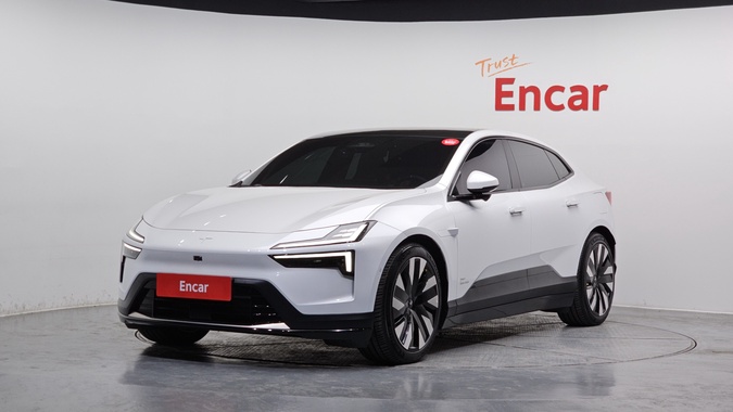 Polestar 4 2025