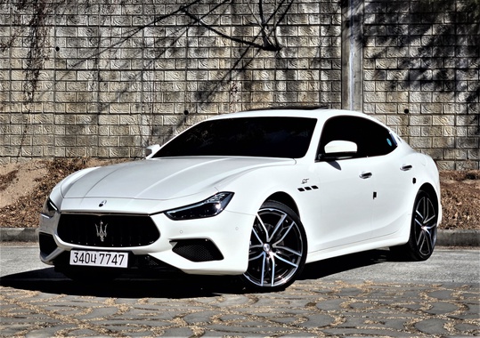 Maserati Ghibli 2021