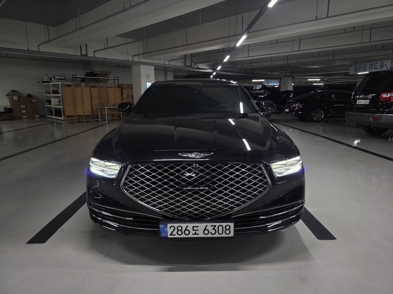 Genesis G90