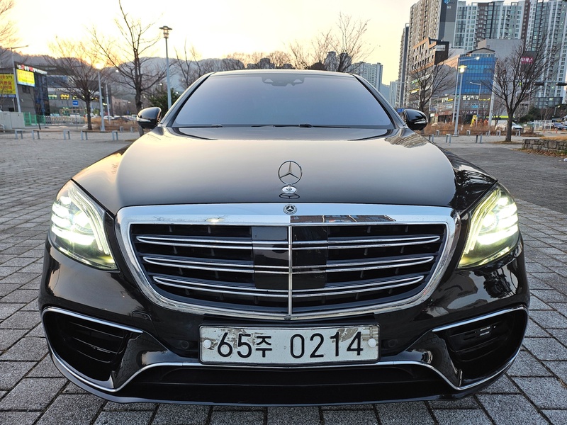 Mercedes-Benz S-Class