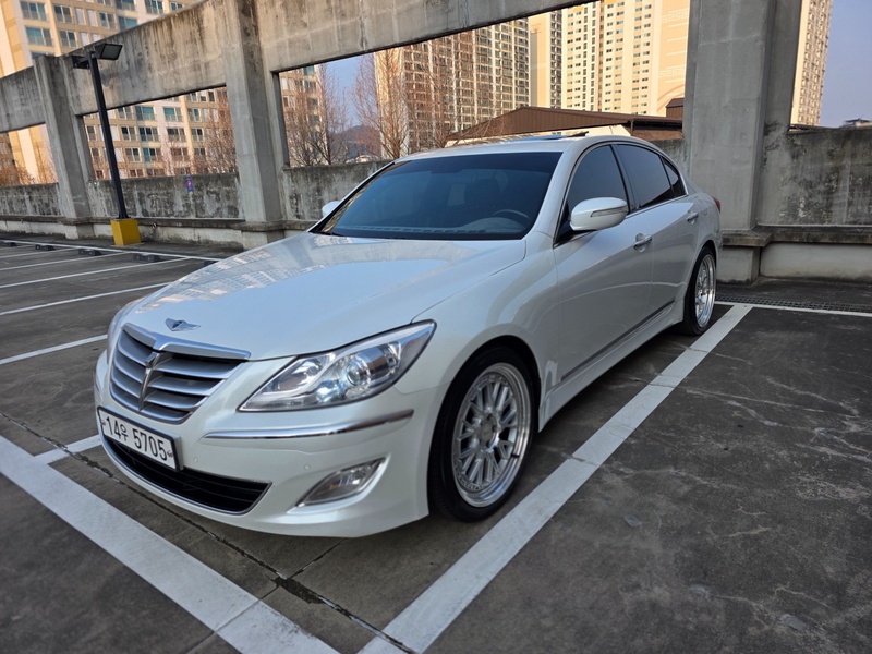 Hyundai Genesis