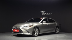 Lexus ES 2020