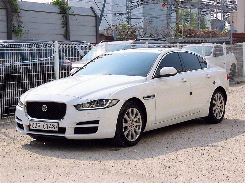 Jaguar XE