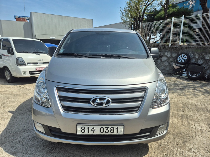 Hyundai Starex
