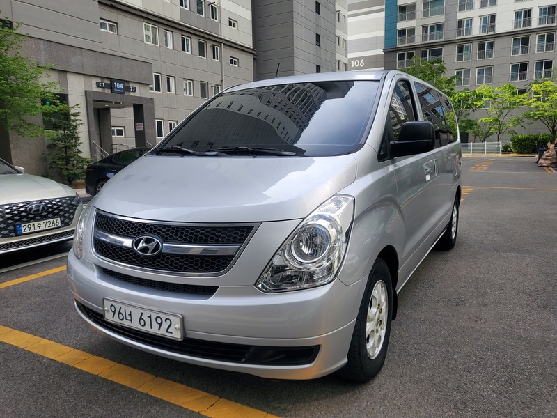 Hyundai Starex
